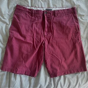 Men’s Banana Republic faded burgundy shorts
